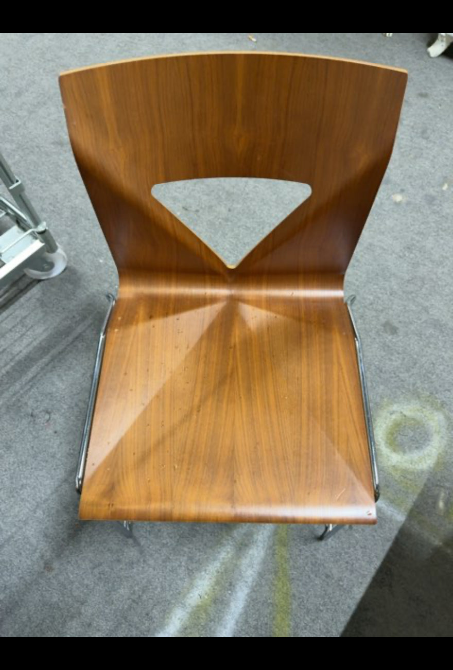 Spisestol mørkt træ